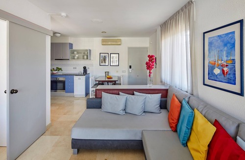 L'Estartit Apartment | APARTMENT (3 ADULTS + 2 CHILDREN) POOL VIEW