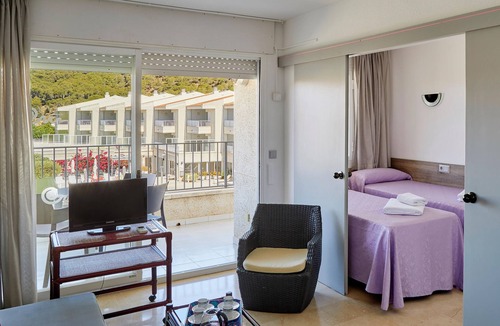 L'Estartit Apartment | APARTMENT (3 ADULTS + 2 CHILDREN) POOL VIEW