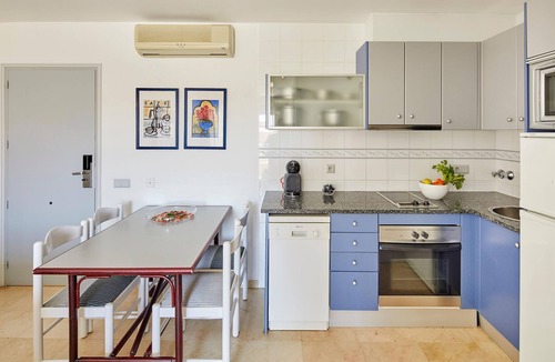 L'Estartit Apartment | APARTMENT (3 ADULTS + 2 CHILDREN) STREET VIEW
