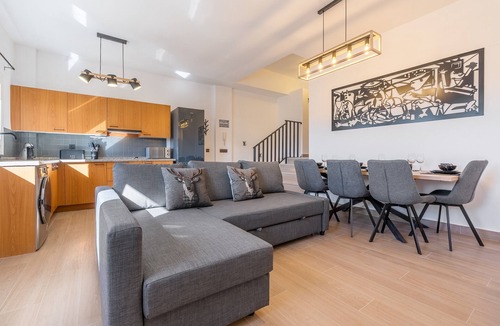 Pradollano Apartment | Apartment '42A' with Mountain Views, Private Terrace and Wi-Fi