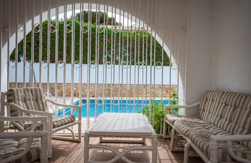 El Roc de Sant Gaieta Apartment | Apartment 6 people, pool access, private parking, near beach