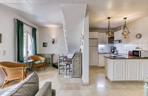 Empuriabrava Apartment | Apartment 'ART-Apartamentos Revilla Tacke G' with Balcony, Shared Pool & Barbecue