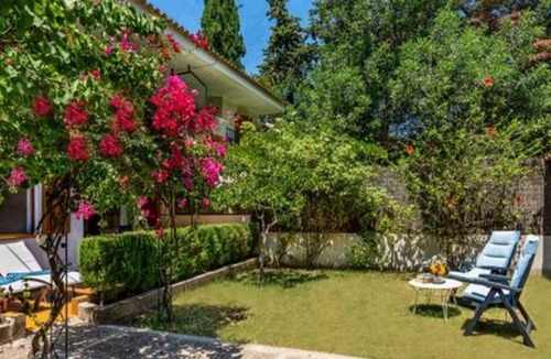Puerto de Soller Apartment | Apartment Bougainvillea, a beautiful apartment just a few steps from the beach.
