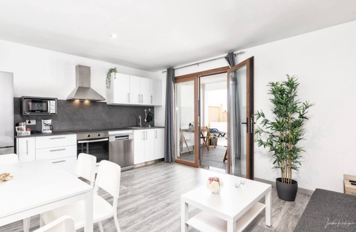 Las Manchas Apartment | Apartment 'Cerca Nueva B2' with Sea View, Wi-Fi and Air Conditioning