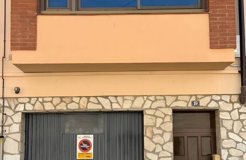 L'Espluga de Francoli Apartment | Apartment 'Rural Ca La Roser' with Private Terrace, Wi-Fi and Air Conditioning
