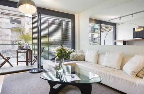 Sant Gervasi Apartment | Apartment in Sant Gervasi with Balcony for 6