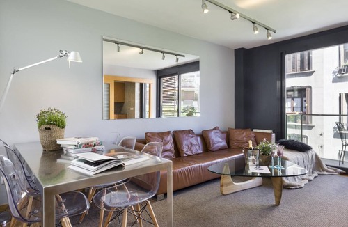 Sant Gervasi Apartment | Apartment in Sarrià Pedralbes w/Balcony for 6