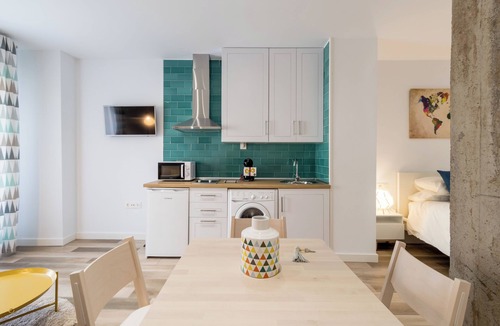 Figares Apartment | APARTMENT IN THE CENTER WITH BALCONY
