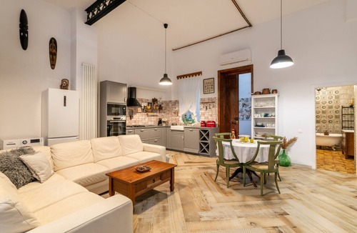 Campoamor Apartment | Apartment 'Loft Centro Alicante' with Balcony, Wi-Fi and Air Conditioning