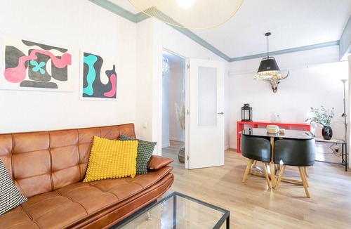Alicante Apartment | Apartment 'Plaza España' with Balcony, Wi-Fi and Air Conditioning