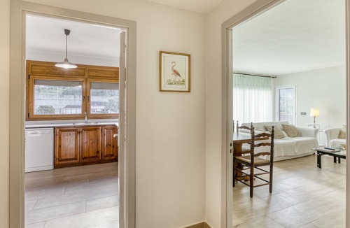 Begur Apartment | Apartment 'Residencial 2º 2ª' with Shared Terrace, Balcony and Wi-Fi