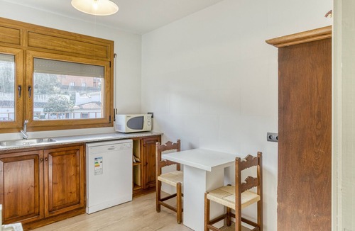 Begur Apartment | Apartment 'Residencial 2º 1ª' with Private Terrace, Balcony and Wi-Fi