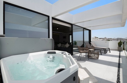 Puerto del Carmen Apartment | Apartment Suit Horizonte with Sea View, Jacuzzi & Wi-Fi