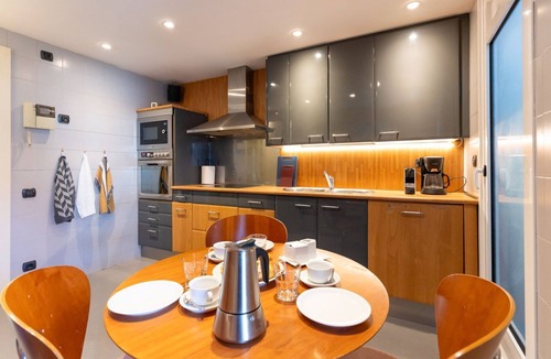 Passeig Maritim Apartment | Apartment Terramar - Four Bedroom Apartment, Sleeps 8