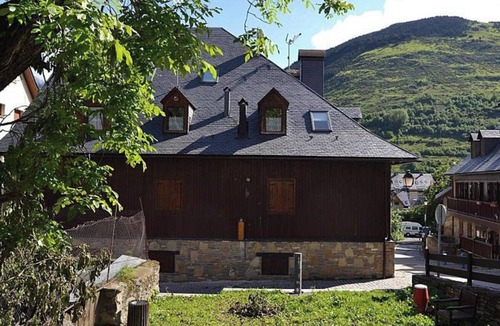 Vielha Apartment | Apartment with fireplace in Vielha-Baqueira