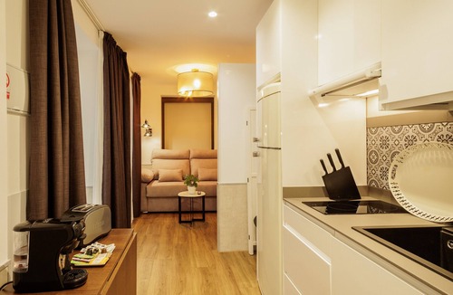 Museo Apartment | Arenal Seville Apartment: 2 Bedrooms, Pool, Wheelchair Access