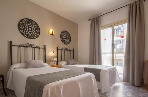Sant Antoni de Portmany House | AzuLine Hostal Dinamarca
