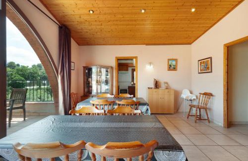 Avinyonet del Penedes Bed & Breakfast | Ball de Bastons
