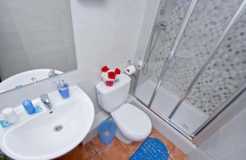 el Camp d'en Grassot i Gracia Nova House | Barcelona City Rooms Hostal