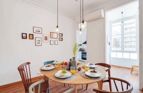 La Nova Esquerra de l'Eixample House | BCN CENTER BUILDING! Perfect for big groups! - several units