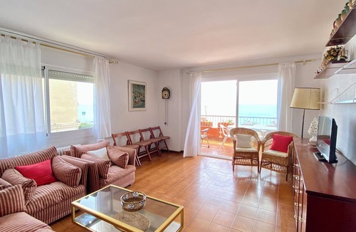 Arenys de Mar Apartment | Beach apartment, in front of the sea!