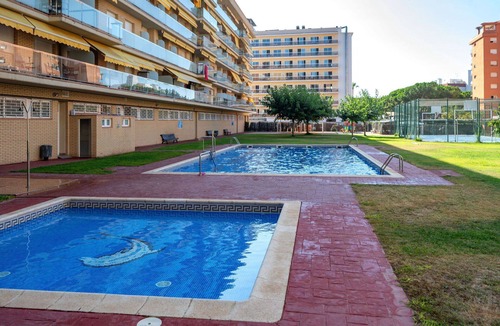Malgrat de Mar Apartment | Beautiful apartment for 4 people with pool, WIFI, A/C, TV and balcony