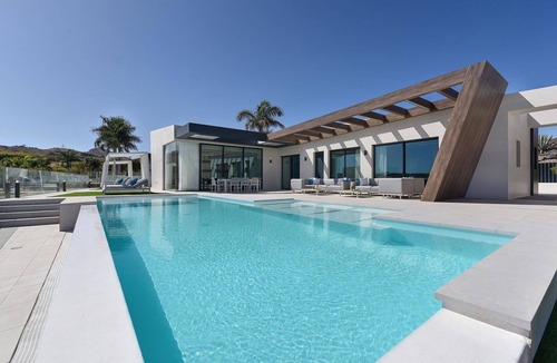 San Bartolome de Tirajana Villa | Beautiful apartment in villa with A/C, private pool, WIFI, TV, terrace and pets allowed