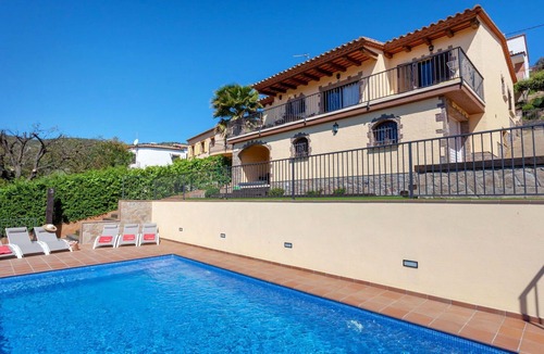 Calonge House | Beautiful private villa for 8 people with WIFI, private pool, TV and balcony