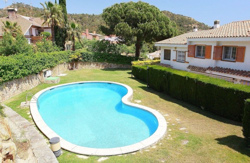 Tossa de Mar House | Beautiful villa for 7 people with WIFI, pool, TV and balcony