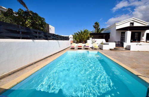 Montana Roja Villa | Beautiful villa & Private pool & Free wifi& parking & BBC international channels