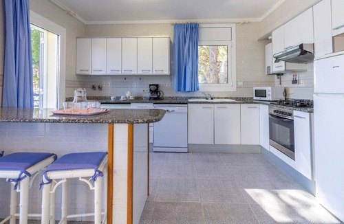 Llanca House | BELLAMAR A - Spacious house situated on the seafront in Llançà.