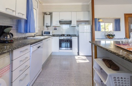 Llanca House | BELLAMAR A - Spacious house situated on the seafront in Llançà.