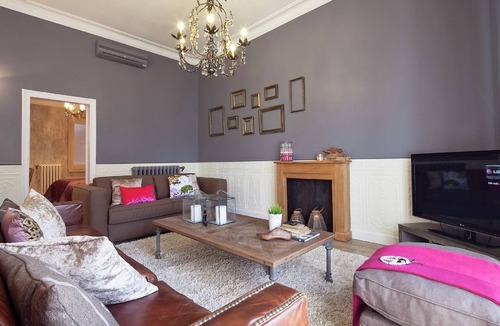 Eixample Apartment | Belvilla by OYO Catalunya Palace Apartment