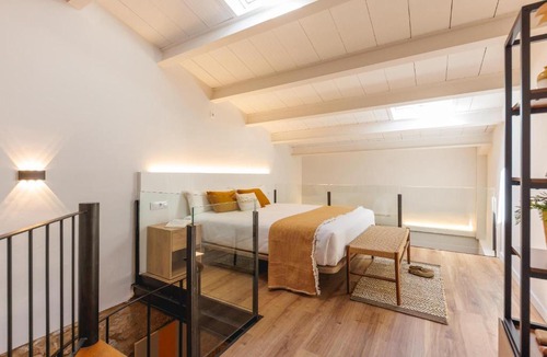 Barri Vell Apartment | Bravissimo Ballesteries 40, Barri Vell duplex