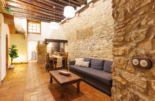 Barri Vell Apartment | Bravissimo Girona 1593, Medieval charm in the heart of Girona Jewish quarter