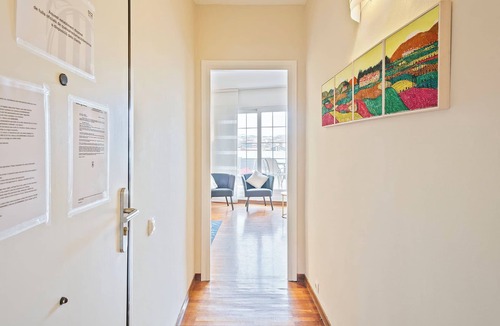 Les Tres Torres Apartment | Bright and spacious apartment with a large terrace in a residential area