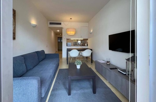 Dreta de l'Eixample Apartment | Building with communal roof terrace with pool!
