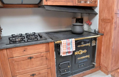 La Pobla de Lillet Apartment | Cadí - Tríplex para gurupos en La Pobla de Lille by Interhome