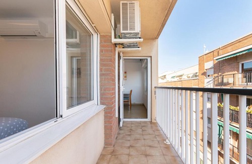 Cornella de Llobregat Apartment | Cadillac 3 hab AC BCN cerca Airport Parking Tram