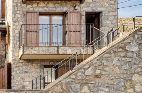 Isovol House | Cal Cente - Casa de Muntanya amb Jardí Compartit