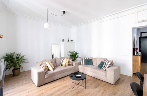 Centro Apartment | Callao/Gravia 3 Bedrooms 3 Bathrooms. Quiet retreat steps away from Gran Vía