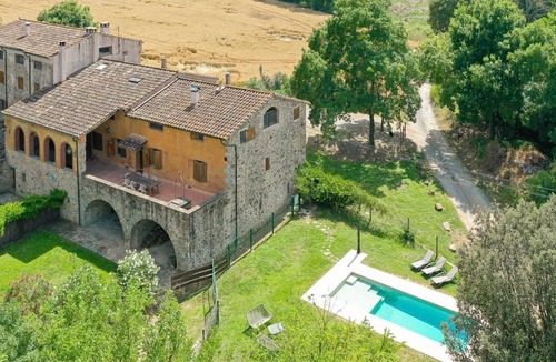Beguda Apartment | Can Blanc de Dalt – Spacious Apartment in Garrotxa Natural Park