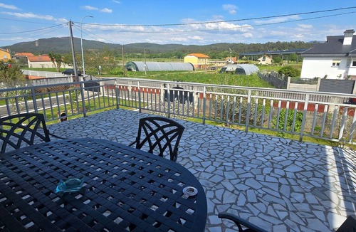 O Rosal House | Casa 'Aceñas' with Mountain Views, Shared Pool and Wi-Fi