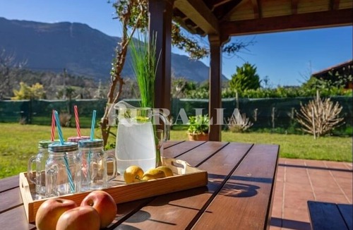 Llamigo House | Casa África - country house with garden in Cuerres (Ribadesella)