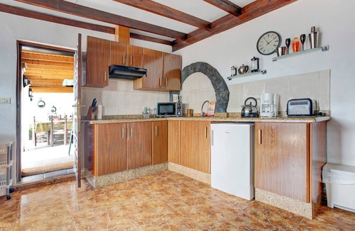 Tahiche Villa | Casa Albryna: Secluded Lanzarote Villa with Heated Pool & Mountain Views