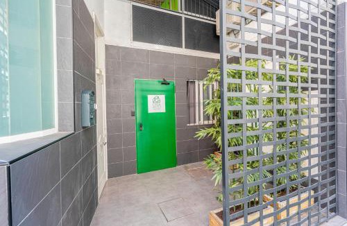 Collblanc y La Torrassa Hostel | Casa Barcelo Camp Nou Barcelona