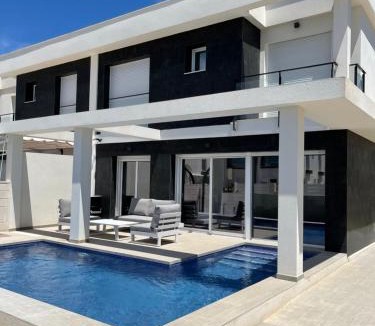 Puerto Marino Villa | Casa Bos Dolpfin Wellness Luxury Entire Villa Pool & Jacuzzi Gran Alacant near Beach