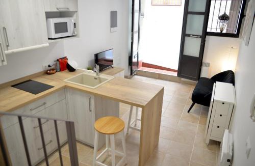 Perelada Apartment | Casa con Encanto en el Centro de Peralada: 6 Personas, WiFi, SMART TV, A/C - ES-228-172