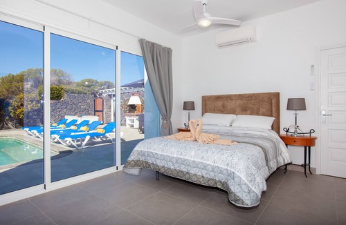 Los Mojones Villa | Casa Cristal 4 bedrooms 3 bath sleeps 8 people Free A/C,Heated Pool, Pool Table.