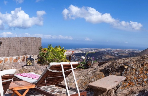 La Solana House | Casa Finca Mirador Bandama Valley with Private Terrace, Jacuzzi, Wi-Fi & Air Conditioning